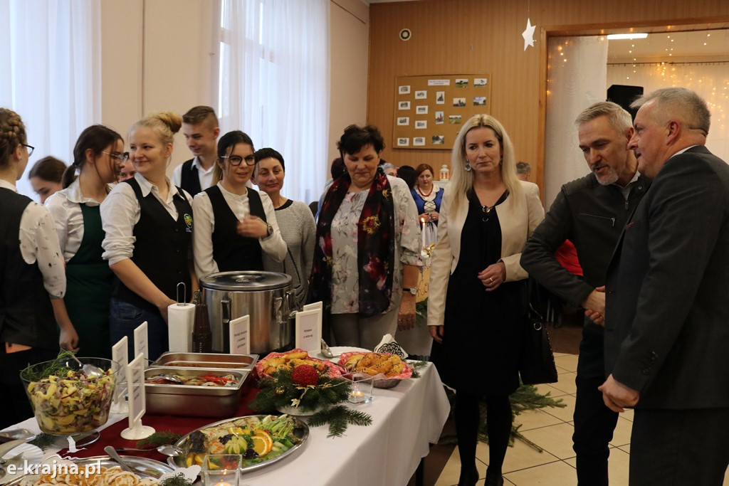 Powiatowa Wystawa Stołów Wigilijnych w Dąbrówce