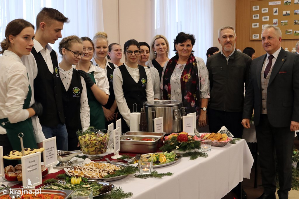 Powiatowa Wystawa Stołów Wigilijnych w Dąbrówce