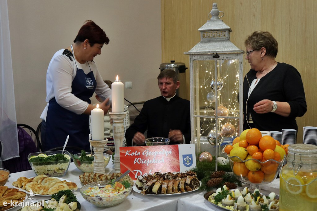Powiatowa Wystawa Stołów Wigilijnych w Dąbrówce