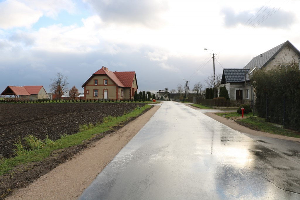 Zniszczone drogi w Wałdowie i Wilkowie już wyremontowane