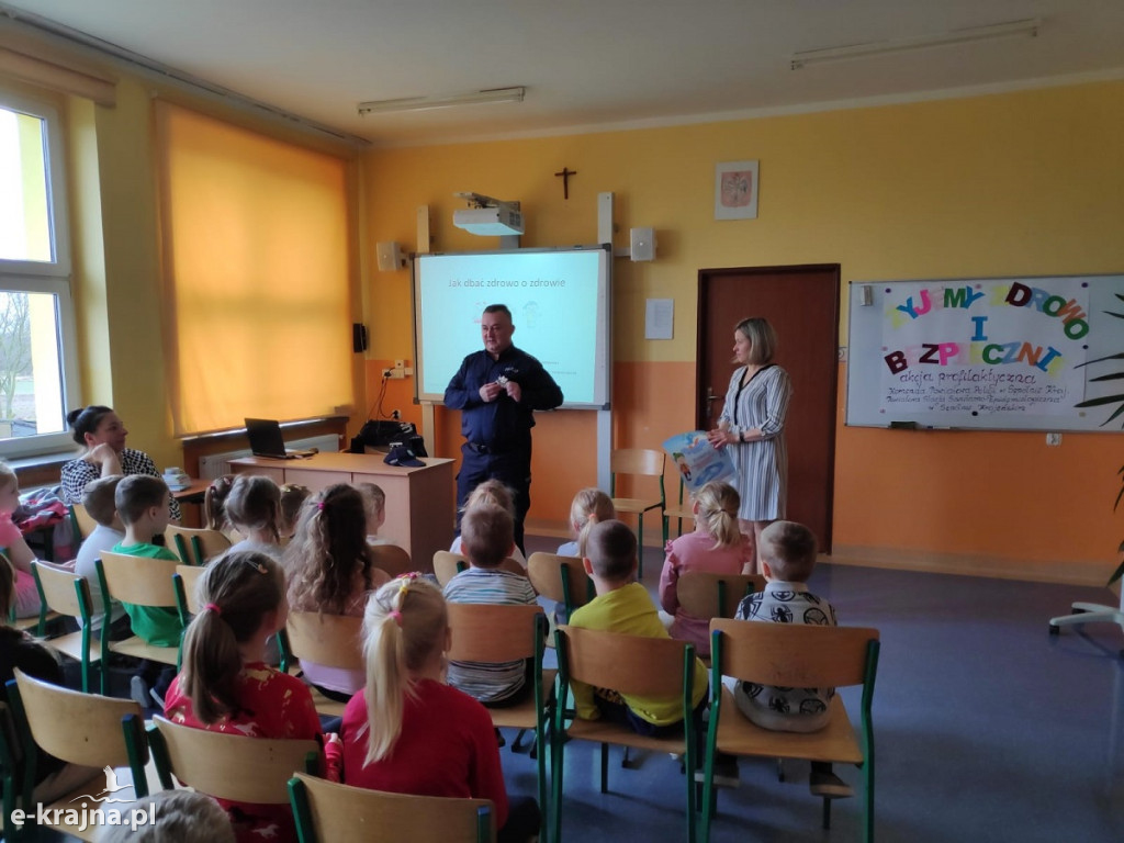 Spotkanie profilaktyczne z młodzieżą szkolną w Pęperzynie