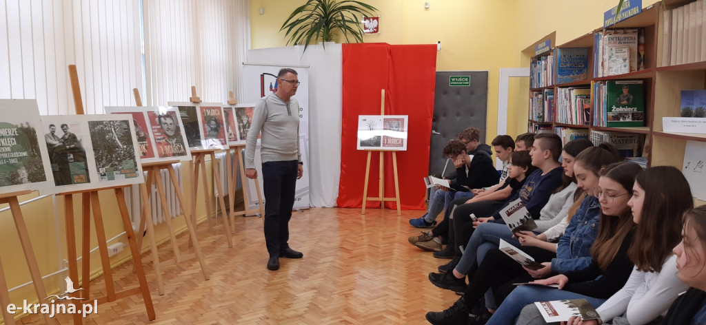 Narodowy Dzień Pamięci Żołnierzy Wyklętych w nakielskiej bibliotece