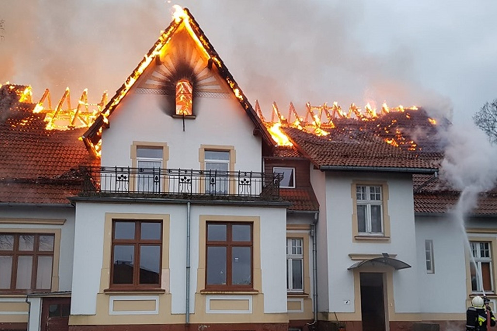 Pożar zabytkowego obiektu w powiecie złotowskim