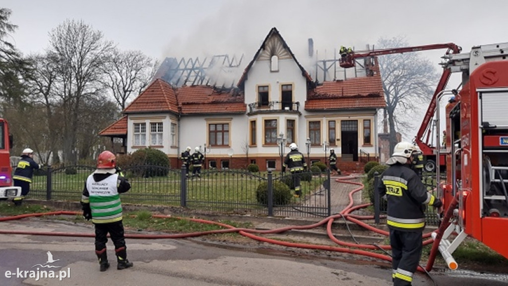 Pożar zabytkowego obiektu w powiecie złotowskim