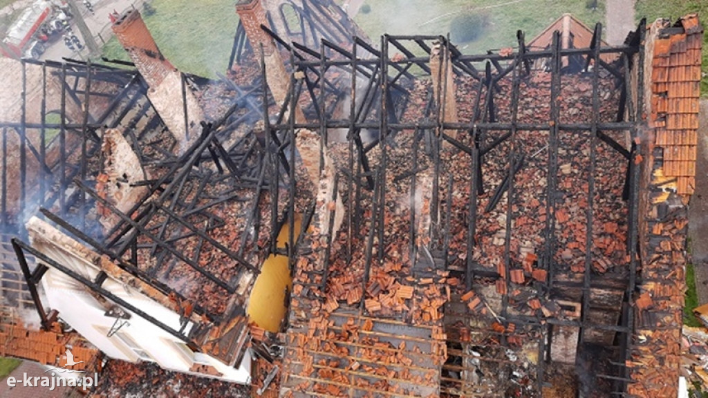 Pożar zabytkowego obiektu w powiecie złotowskim