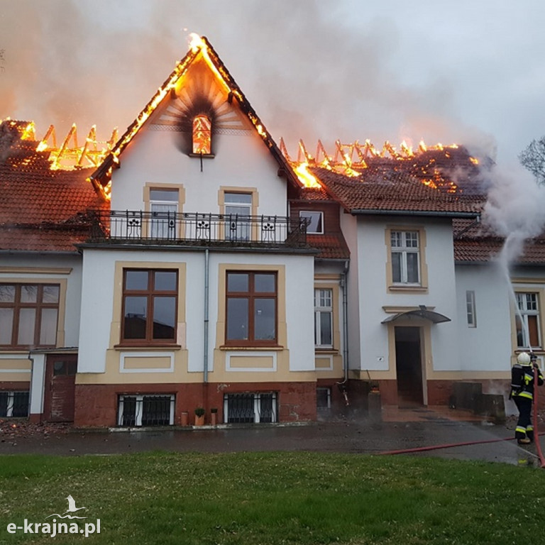 Pożar zabytkowego obiektu w powiecie złotowskim