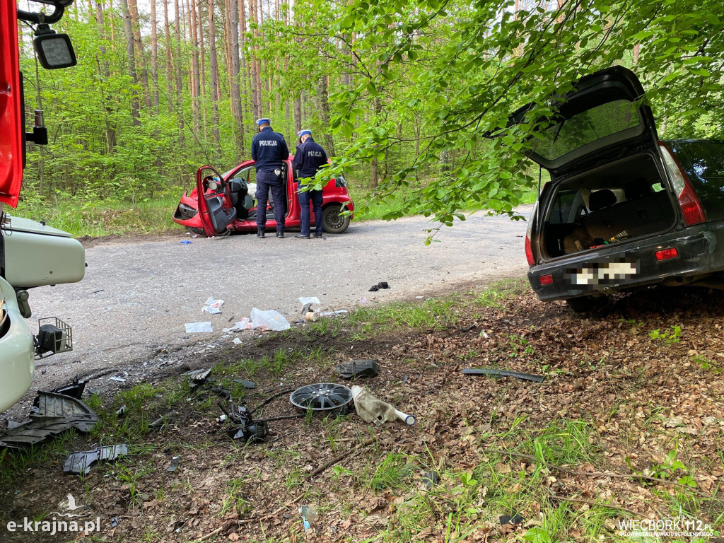 Czołowe zderzenie w Radońsku. Dwie osoby poszkodowane