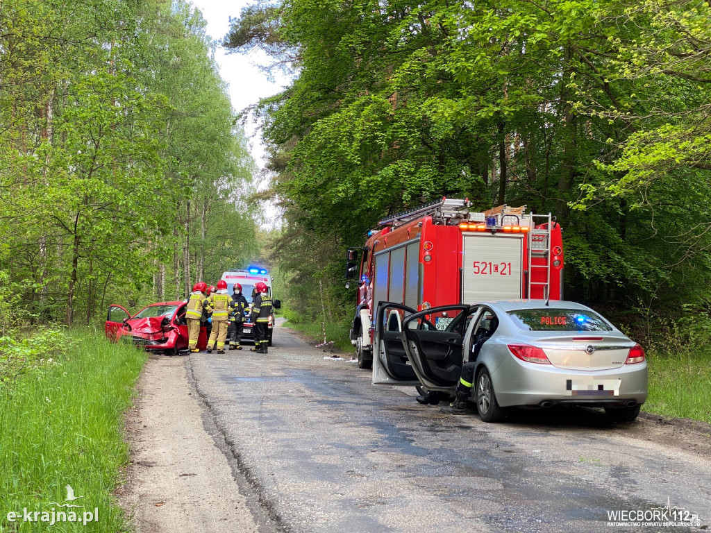 Czołowe zderzenie w Radońsku. Dwie osoby poszkodowane