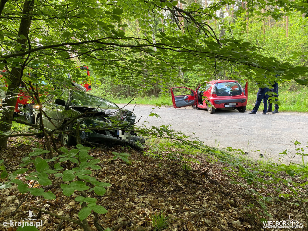Czołowe zderzenie w Radońsku. Dwie osoby poszkodowane