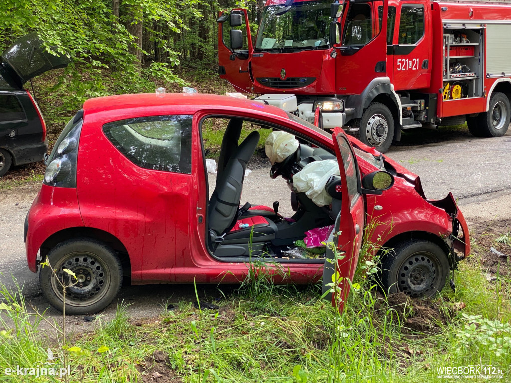 Czołowe zderzenie w Radońsku. Dwie osoby poszkodowane