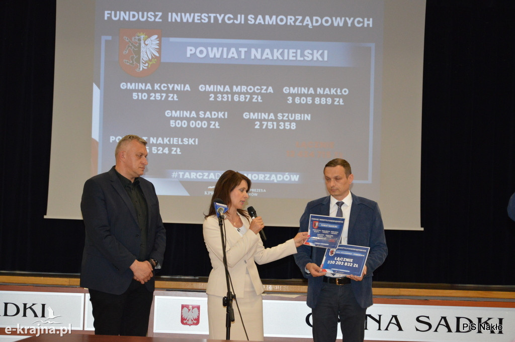 Poseł Kozanecka w Sadkach i Białych Błotach o Tarczy dla Samorządów