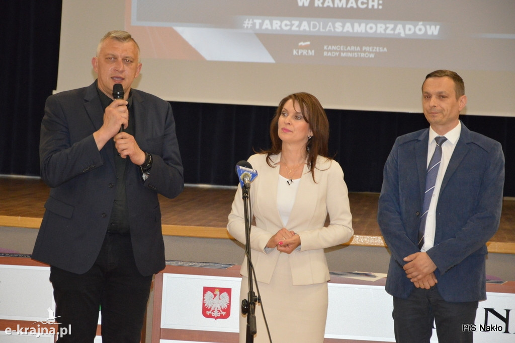 Poseł Kozanecka w Sadkach i Białych Błotach o Tarczy dla Samorządów
