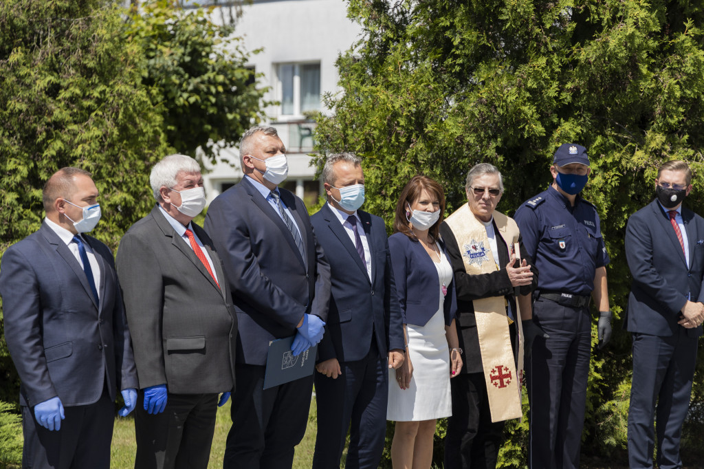 Otwarcie odtworzonego posterunku Policji w Sadkach