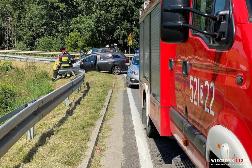 Obodowo: Zderzenie dwóch osobówek na krajowej 25