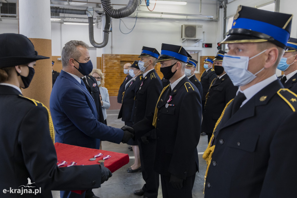 Odznaczenia i miliony złotych dla straży pożarnej