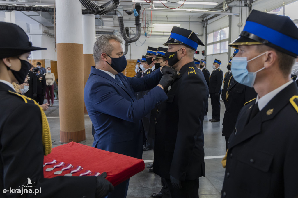 Odznaczenia i miliony złotych dla straży pożarnej