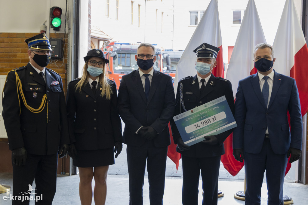 Odznaczenia i miliony złotych dla straży pożarnej
