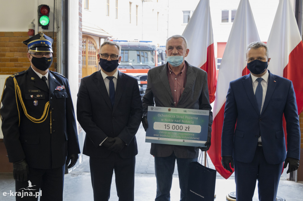 Odznaczenia i miliony złotych dla straży pożarnej