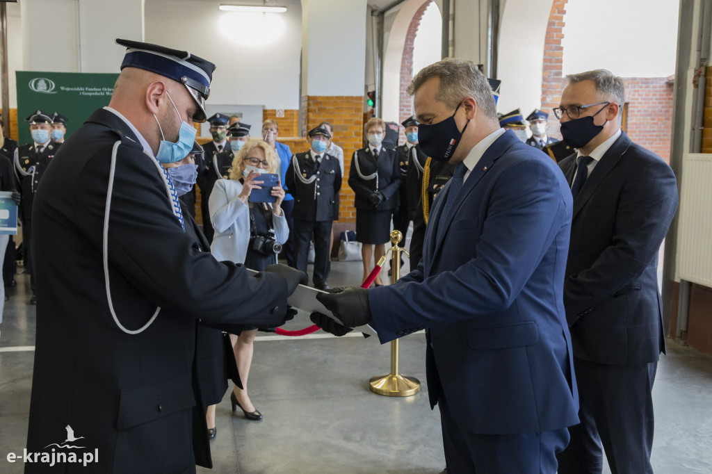 Odznaczenia i miliony złotych dla straży pożarnej