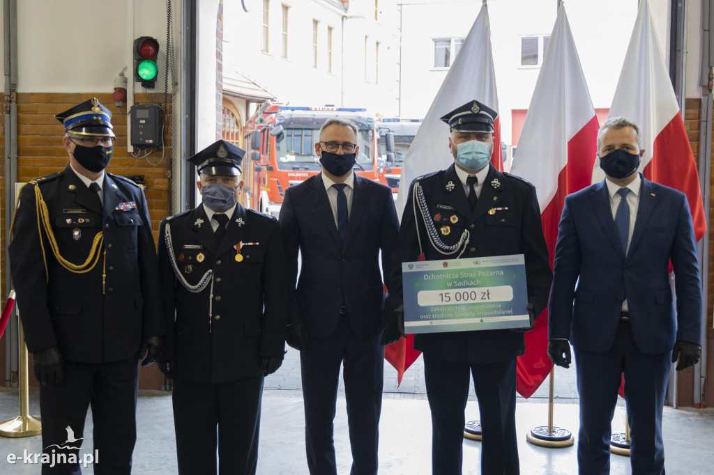 Odznaczenia i miliony złotych dla straży pożarnej