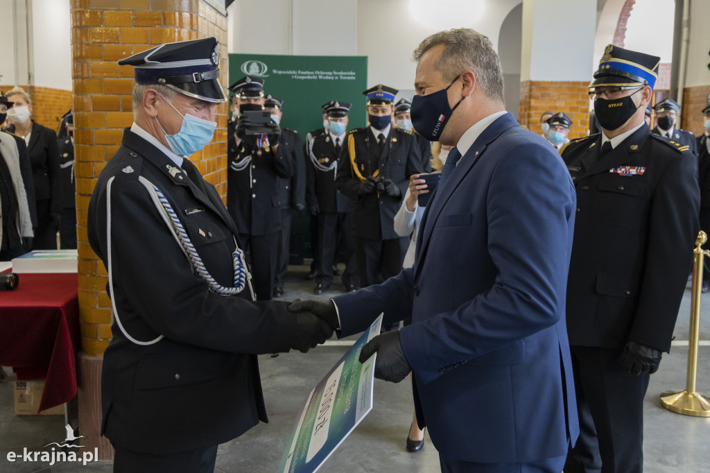 Odznaczenia i miliony złotych dla straży pożarnej