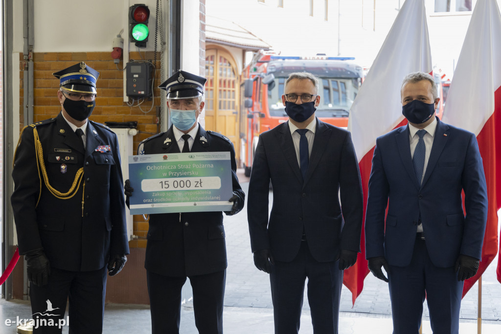 Odznaczenia i miliony złotych dla straży pożarnej
