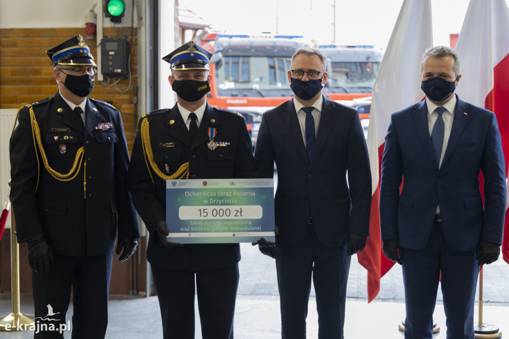 Odznaczenia i miliony złotych dla straży pożarnej