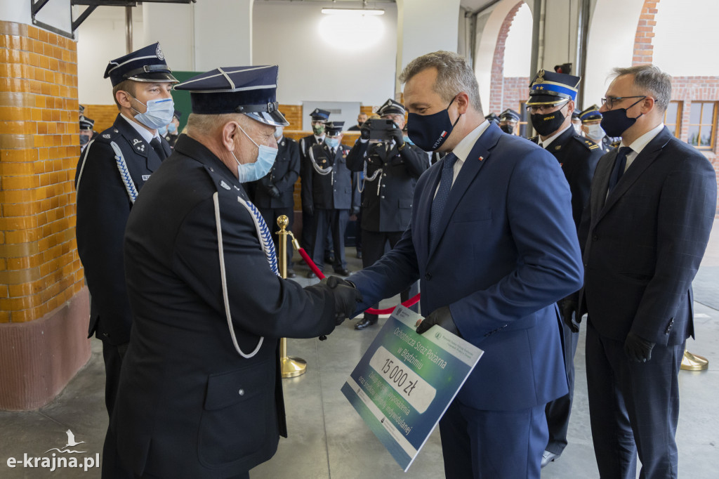 Odznaczenia i miliony złotych dla straży pożarnej