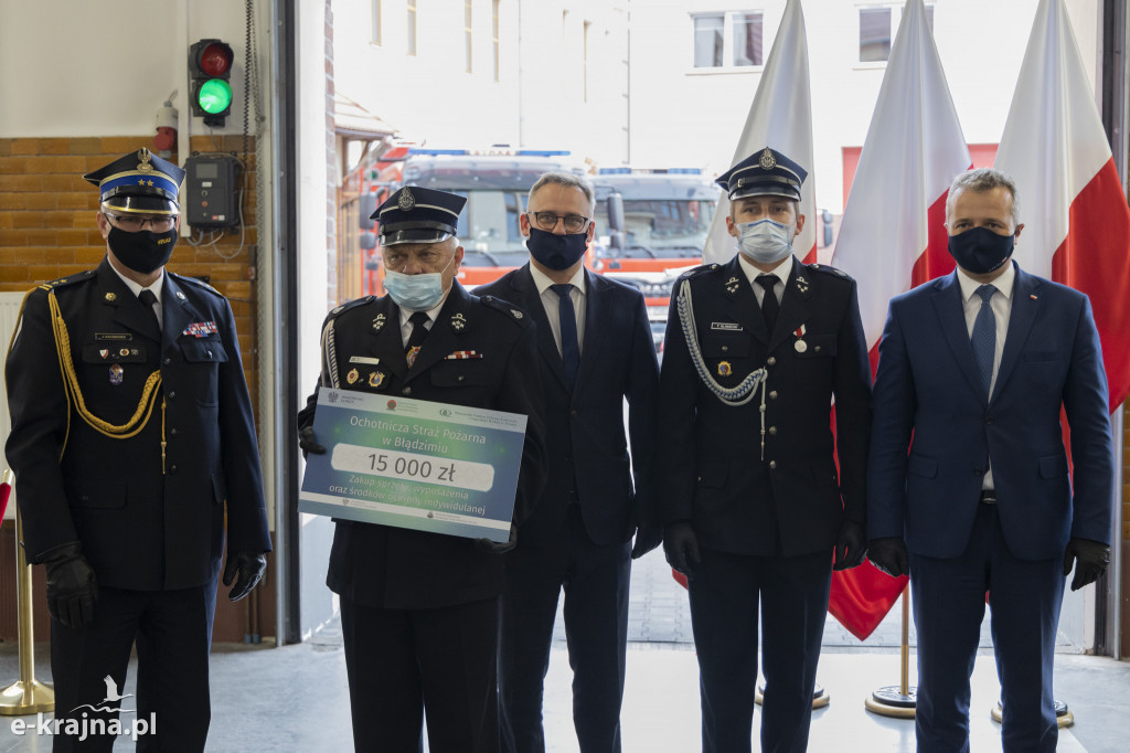 Odznaczenia i miliony złotych dla straży pożarnej