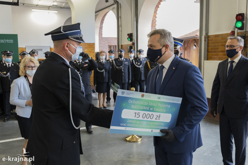 Odznaczenia i miliony złotych dla straży pożarnej