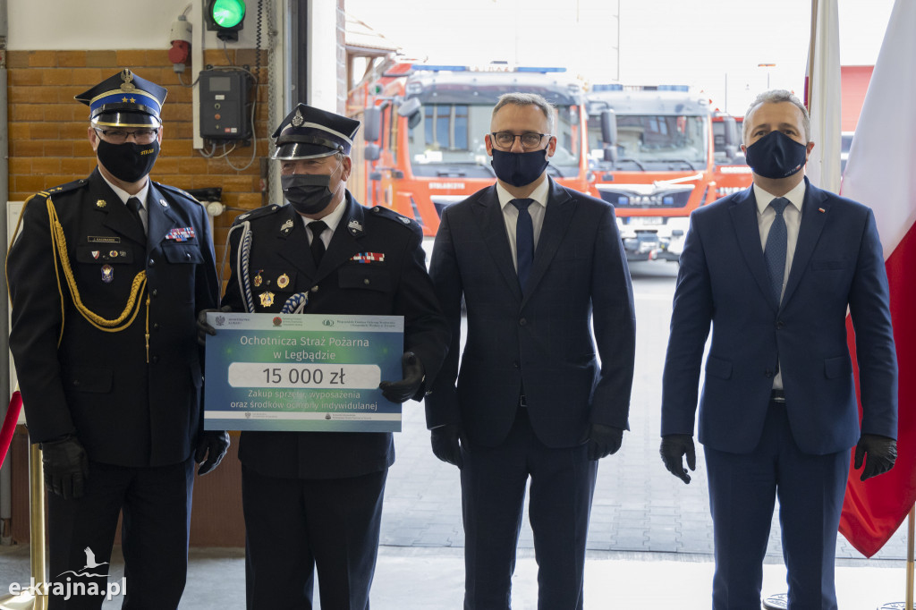 Odznaczenia i miliony złotych dla straży pożarnej