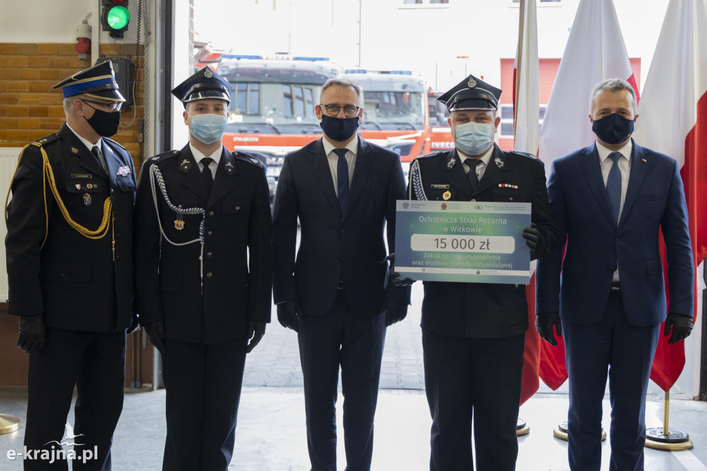 Odznaczenia i miliony złotych dla straży pożarnej