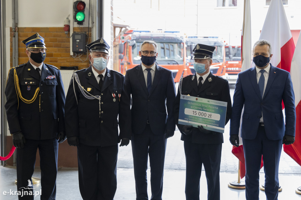 Odznaczenia i miliony złotych dla straży pożarnej