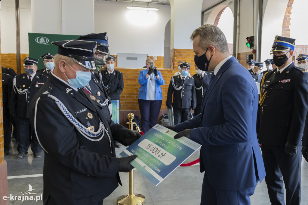 Odznaczenia i miliony złotych dla straży pożarnej