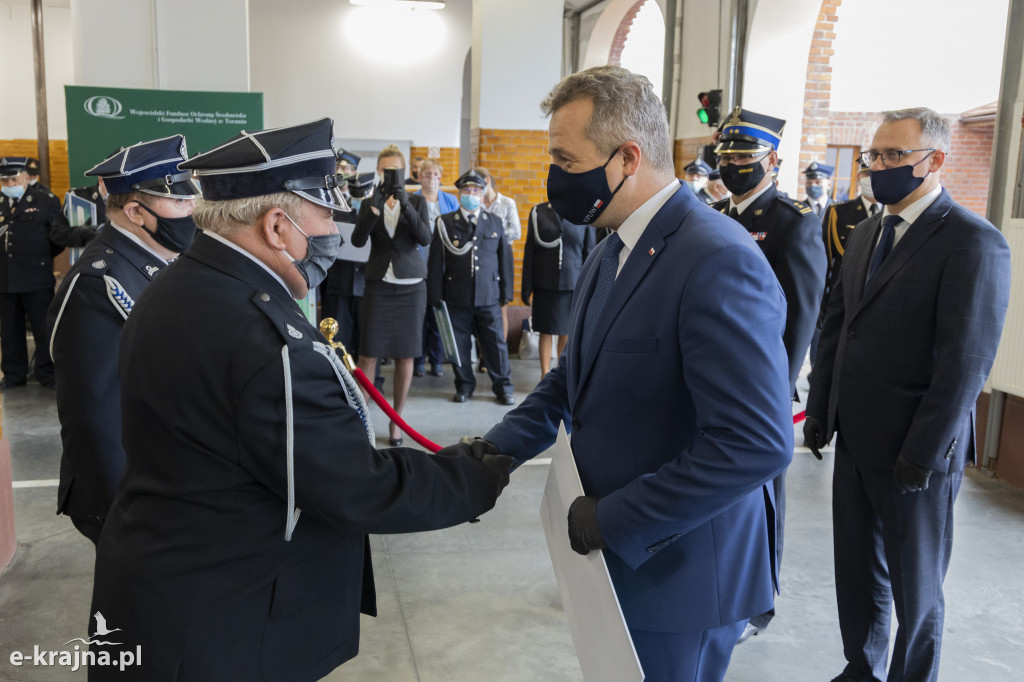 Odznaczenia i miliony złotych dla straży pożarnej