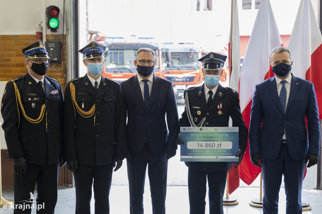 Odznaczenia i miliony złotych dla straży pożarnej