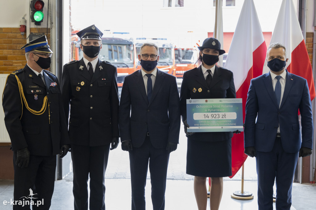 Odznaczenia i miliony złotych dla straży pożarnej