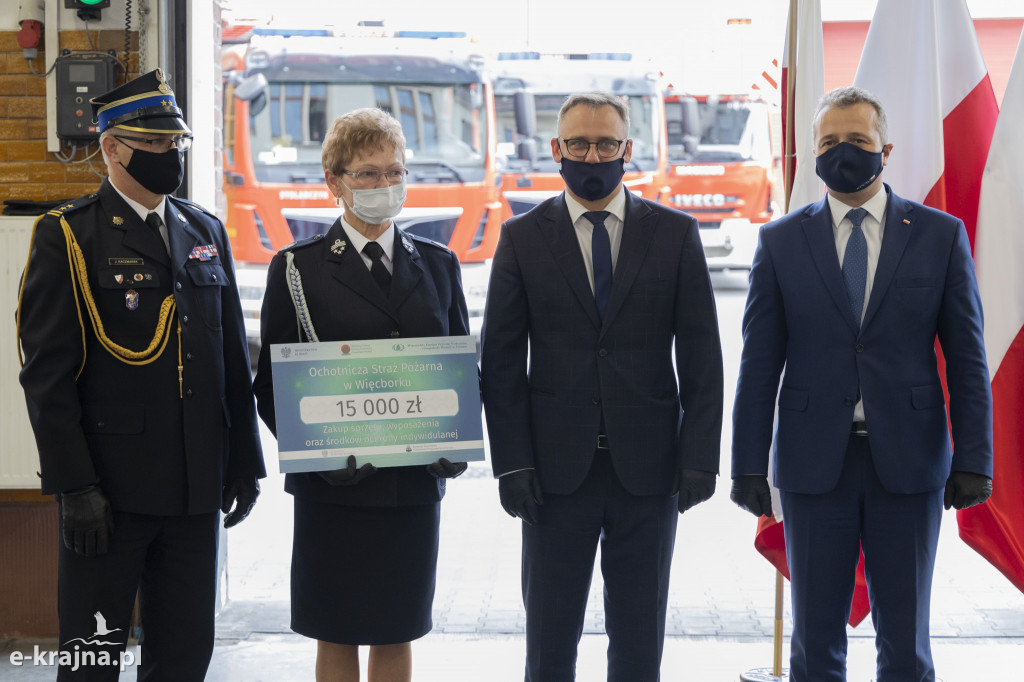 Odznaczenia i miliony złotych dla straży pożarnej