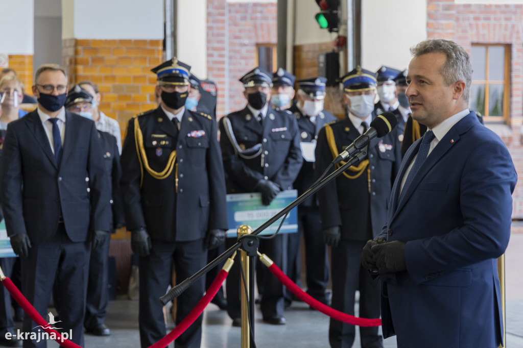 Odznaczenia i miliony złotych dla straży pożarnej