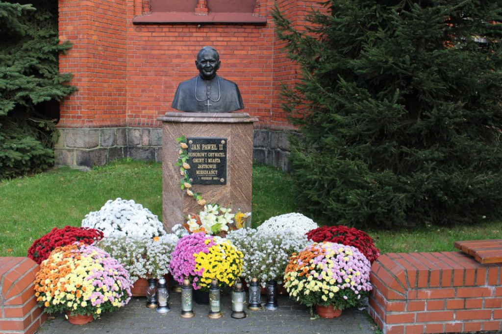 Jastrowie w chryzantemach