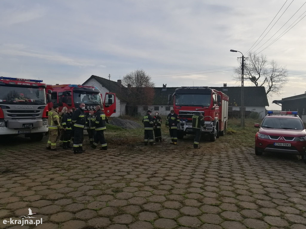 Strażacy z powiatu sępoleńskiego pomagali przy gaszeniu pożaru w Raciniewie