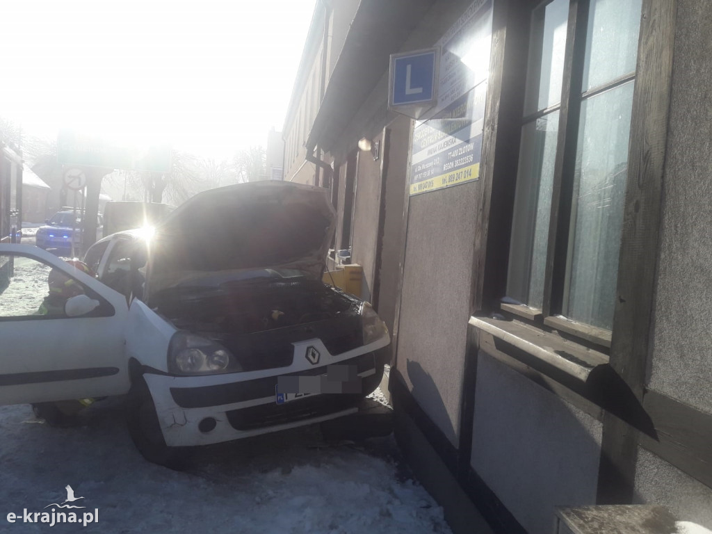 56-letnia kobieta potrącona na chodniku
