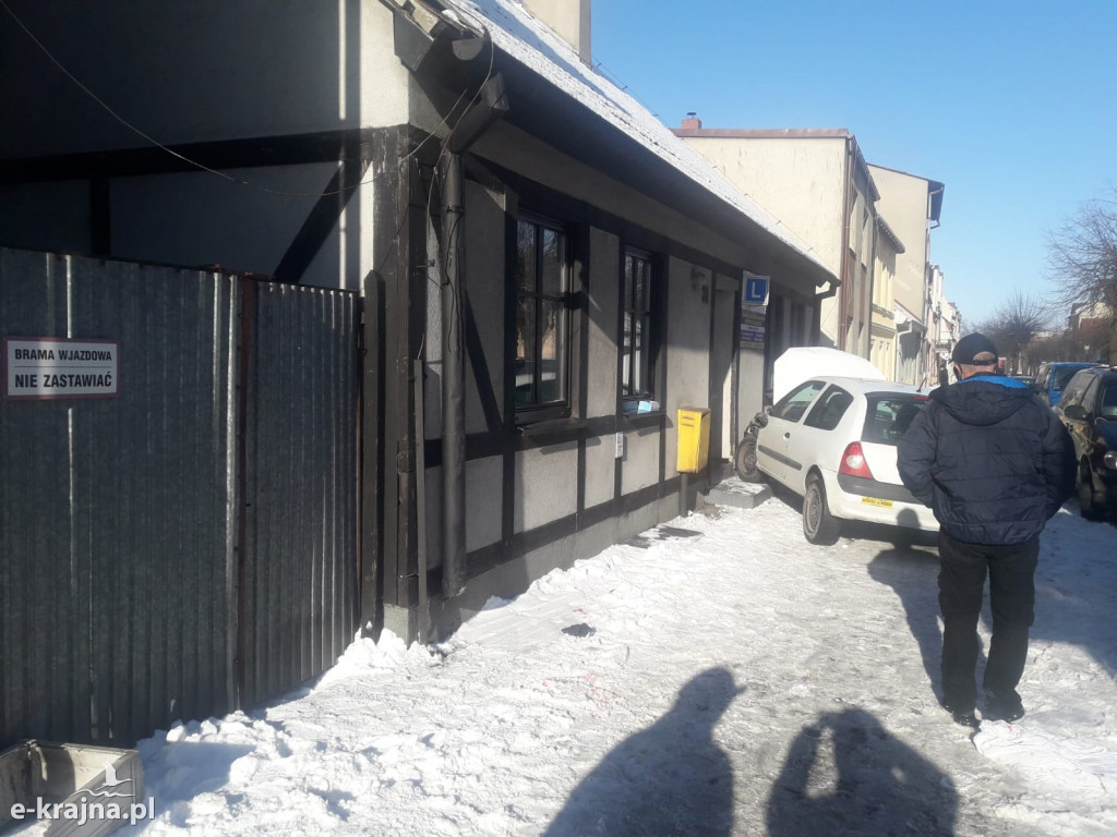 56-letnia kobieta potrącona na chodniku