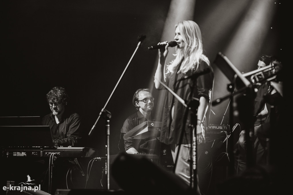 Niebo nad jeziorem - koncert premierowy w Fabryce Lloyda