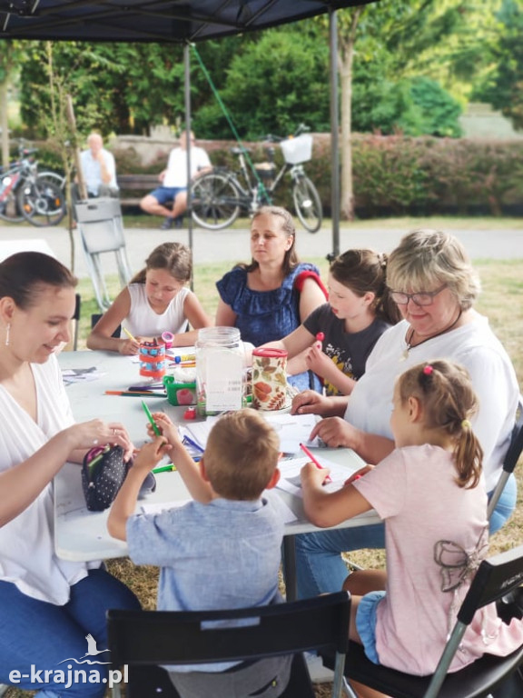 Piknik w Mieście nad Jeziorem ze szczepieniem w tle