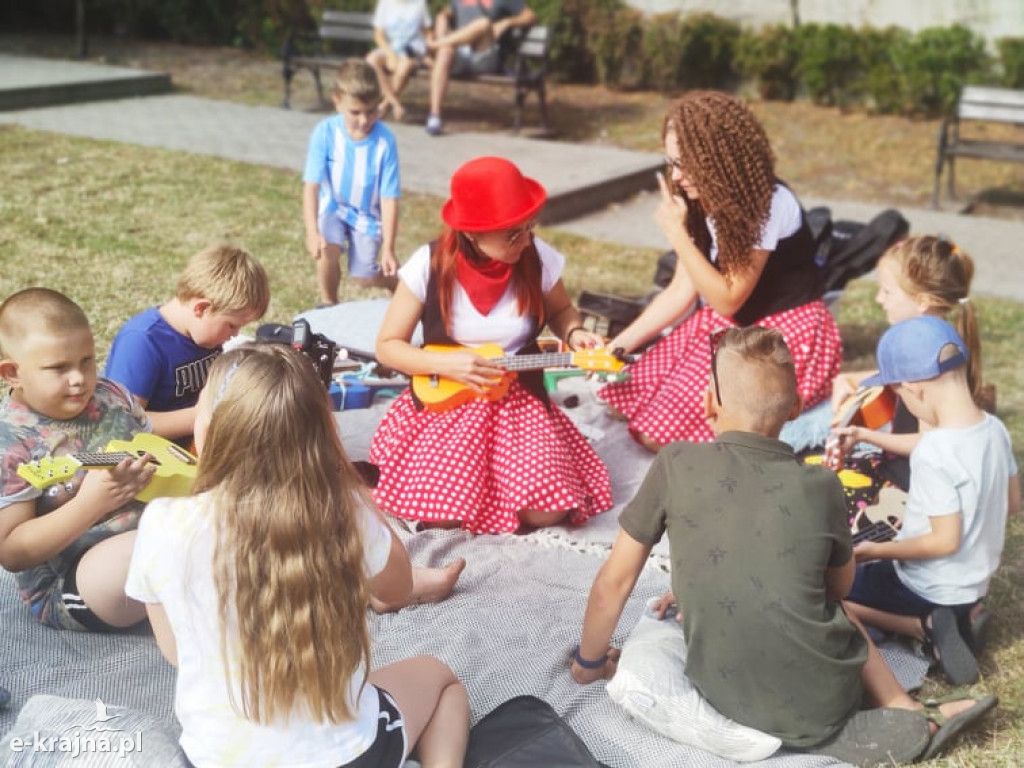 Piknik w Mieście nad Jeziorem ze szczepieniem w tle