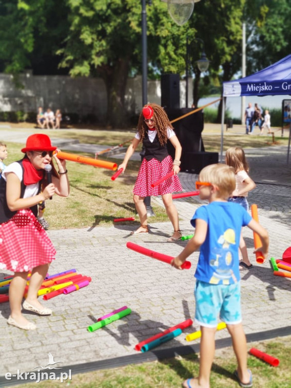 Piknik w Mieście nad Jeziorem ze szczepieniem w tle