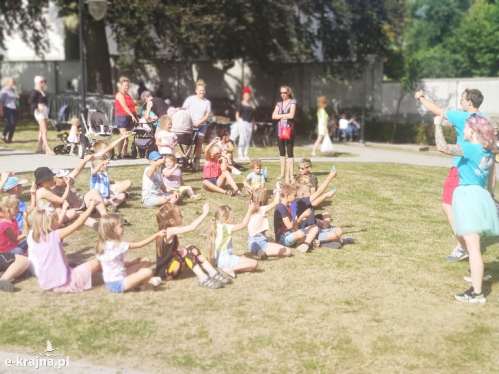 Piknik w Mieście nad Jeziorem ze szczepieniem w tle