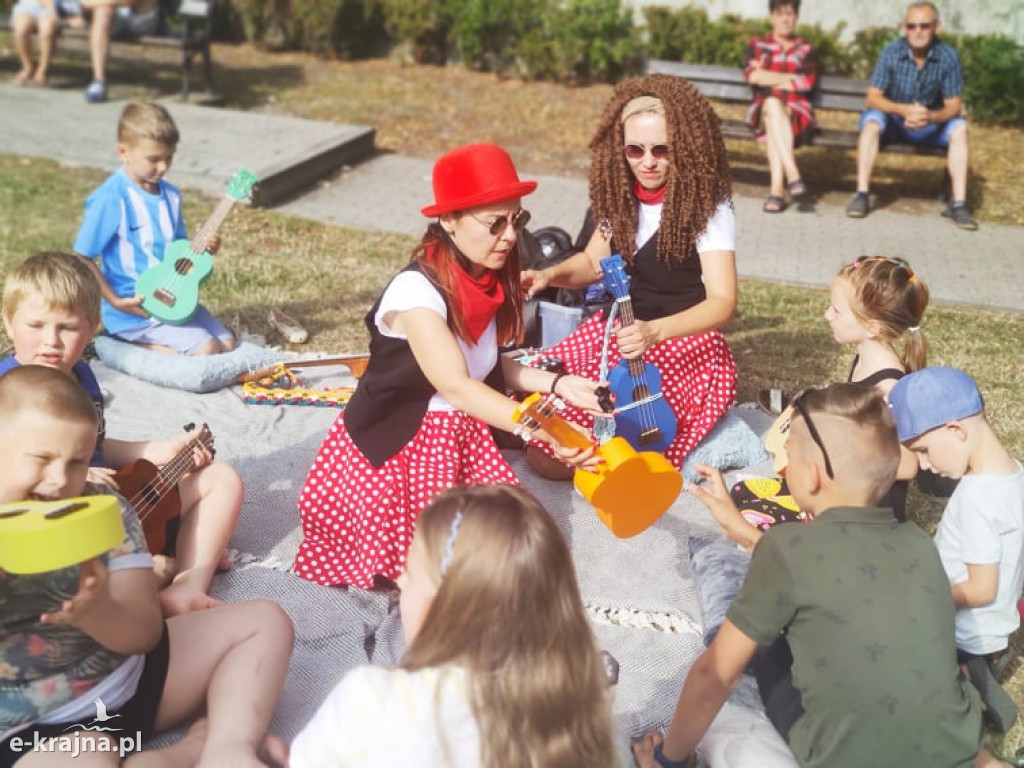Piknik w Mieście nad Jeziorem ze szczepieniem w tle