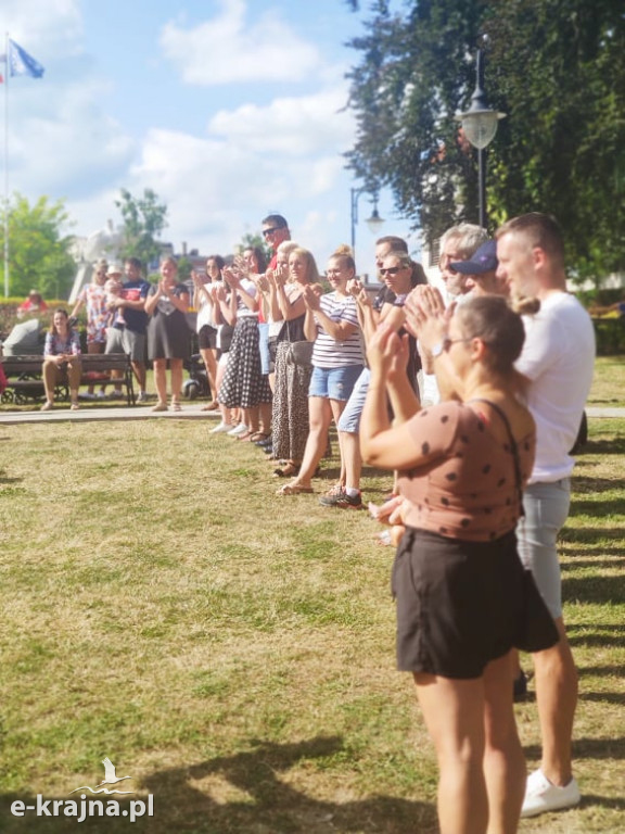 Piknik w Mieście nad Jeziorem ze szczepieniem w tle